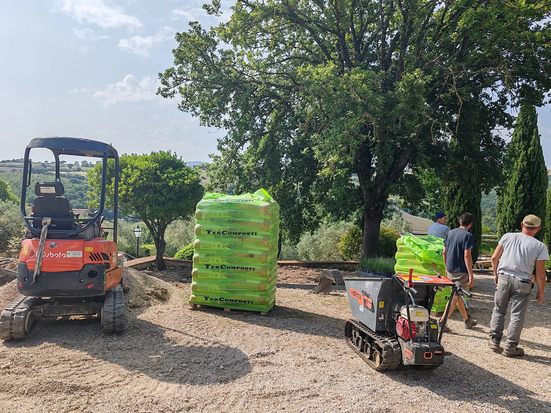 fase di realizzazione di un giardino