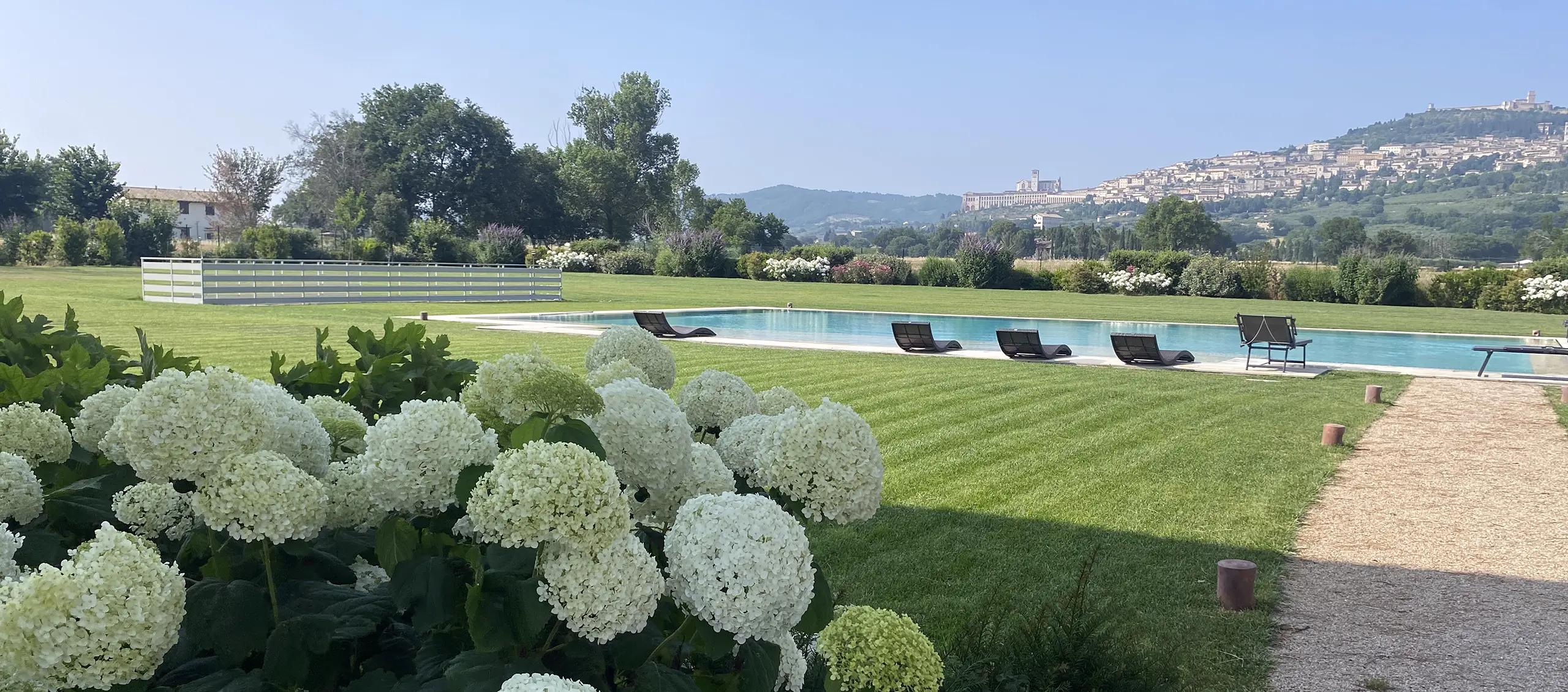 piscina in giardino privato